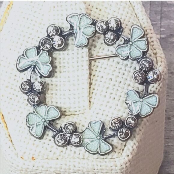 ENAMELED CLOVERS & CRYSTAL Wreath Brooch Pin - Picture 1 of 6